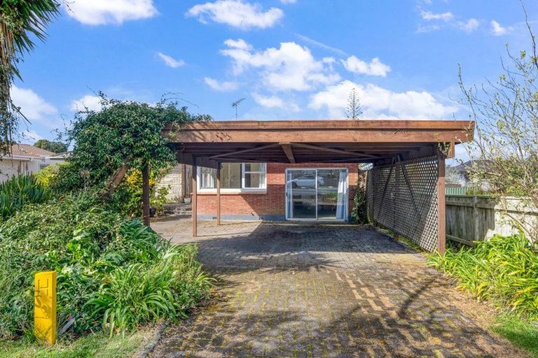 Photo of property in 82 Botany Road, Botany Downs, Auckland, 2010