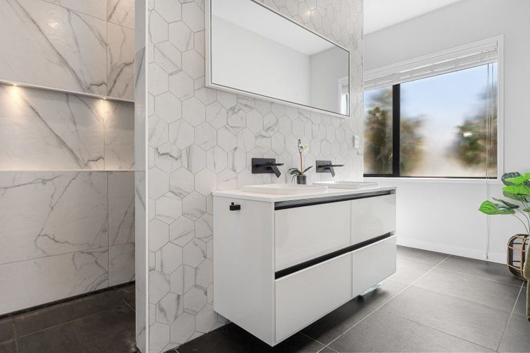 Photo of property in 95 Awataha Crescent, Pyes Pa, Tauranga, 3110