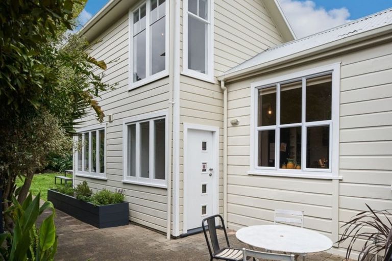 Photo of property in 59 Marine Parade, Eastbourne, Lower Hutt, 5013