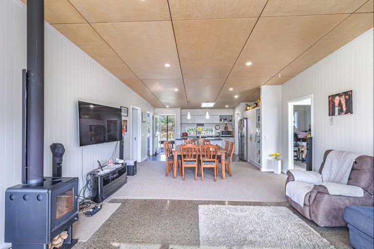Photo of property in 3 Takapu Road, Manakau, Levin, 5573