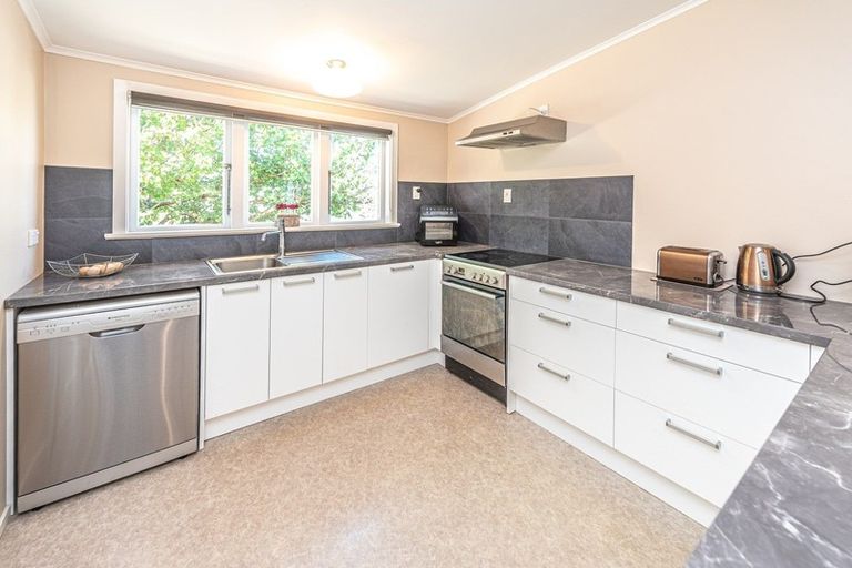 Photo of property in 42 Gloag Street, Waverley, 4510