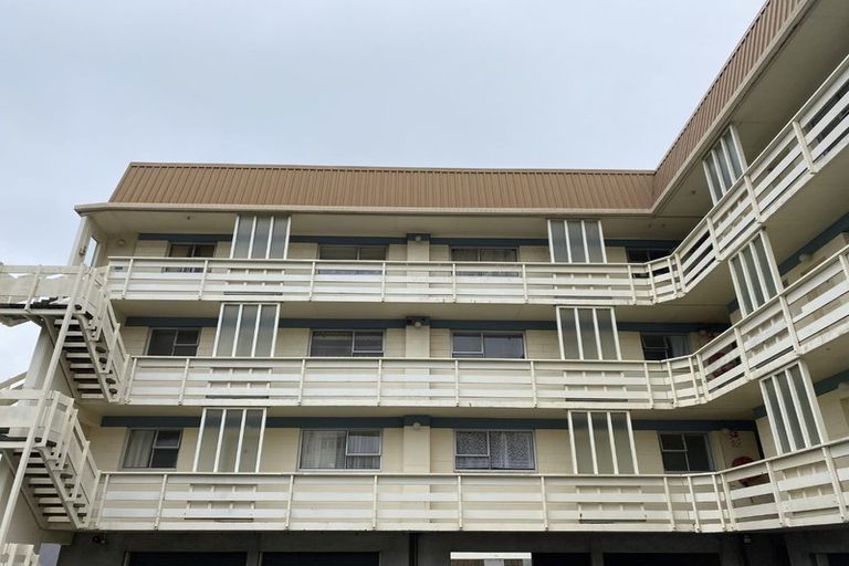 Photo of property in 5 Hawker Street, Mount Victoria, Wellington, 6011