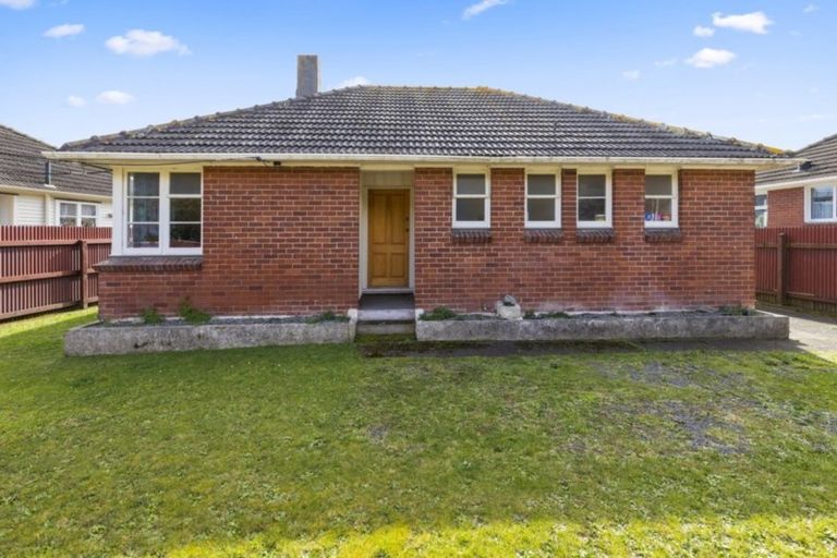 Photo of property in 19 Farmer Crescent, Taita, Lower Hutt, 5011