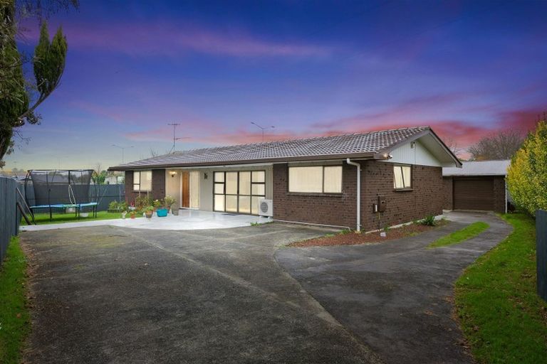 Photo of property in 12 Gloaming Place, Conifer Grove, Takanini, 2112