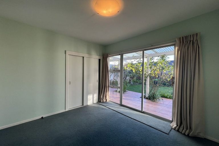 Photo of property in 11 Camberwell Place, Avonhead, Christchurch, 8042