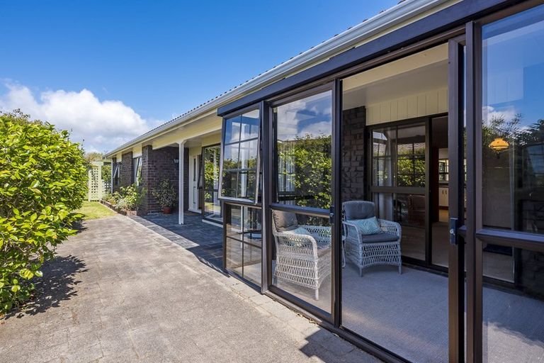 Photo of property in 14 Hastings Street, Waikanae Beach, Waikanae, 5036