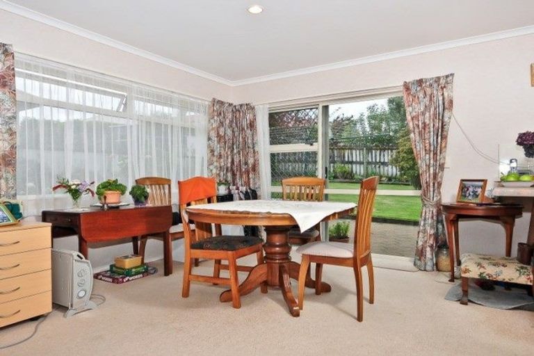 Photo of property in 8 Hollinger Place, Nawton, Hamilton, 3200