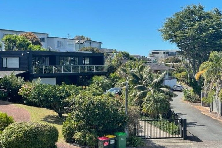 Photo of property in 1/34 Sylvan Avenue, Milford, Auckland, 0620