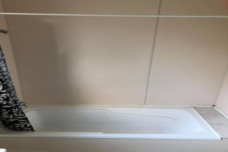 Photo of property in 40 Larissa Avenue, Henderson, Auckland, 0610