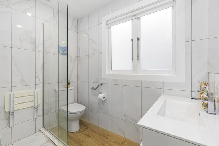 Photo of property in 105 Glendhu Road, Bayview, Auckland, 0629