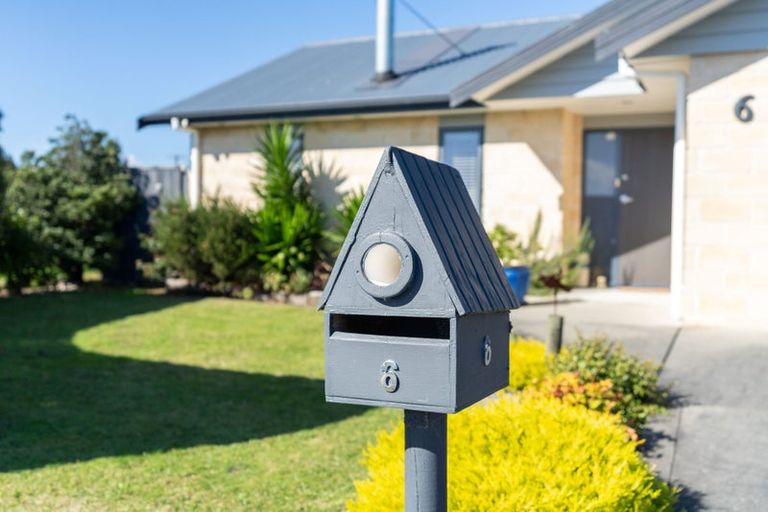 Photo of property in 6 Karlos Lane, Levin, 5510