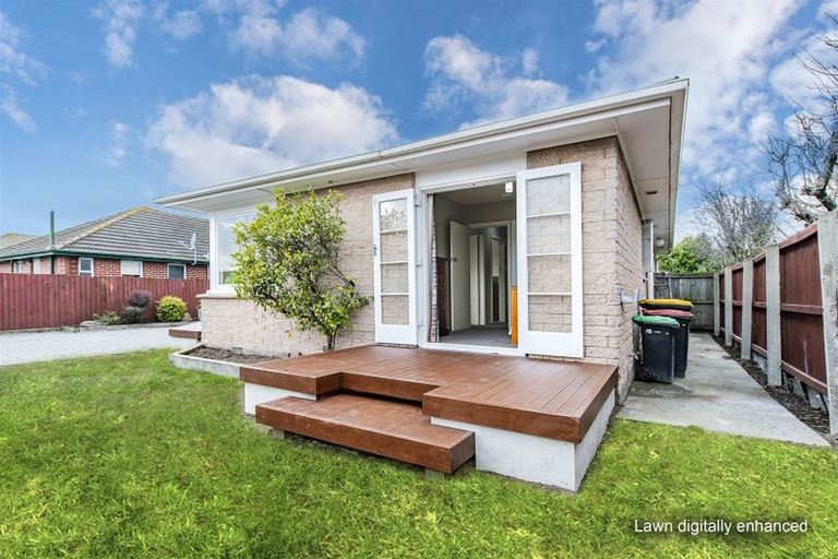 Photo of property in 33 Charlcott Street, Burnside, Christchurch, 8053