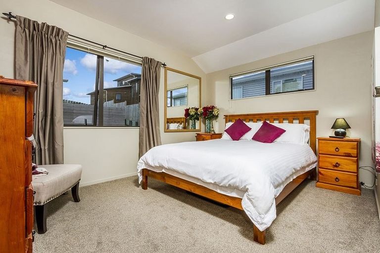 Photo of property in 724a East Coast Road, Pinehill, Auckland, 0632