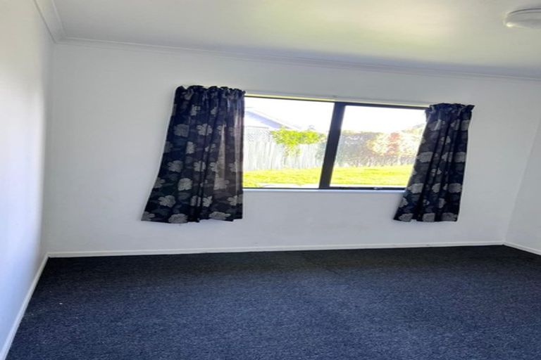 Photo of property in 68b Sutton Crescent, Papakura, 2110