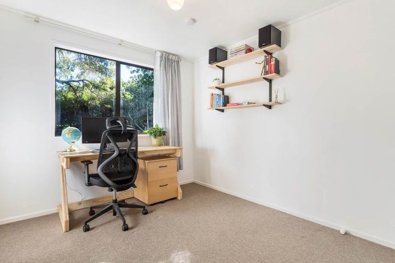 Photo of property in 87 Solar Road, Glen Eden, Auckland, 0602