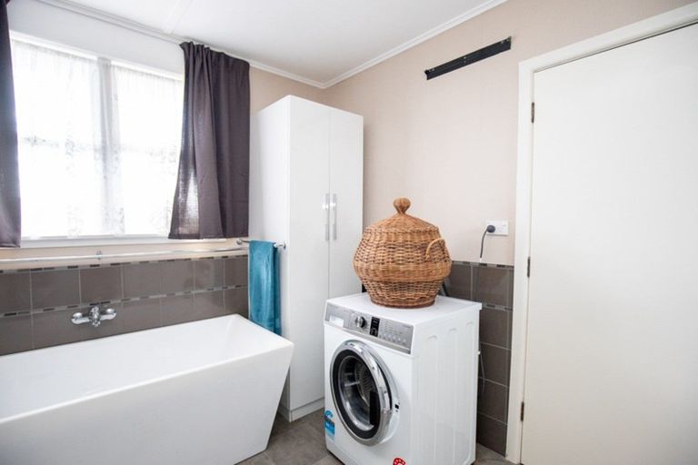 Photo of property in 54 Pipiroa Road, Ngatea, 3503