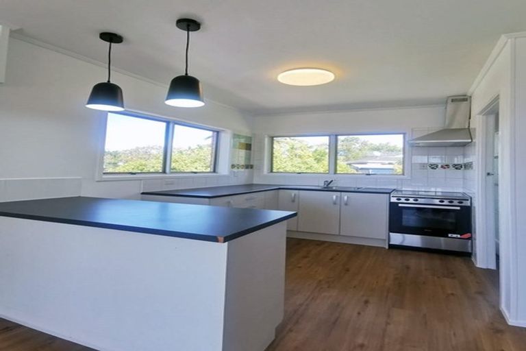 Photo of property in 2/20 Nigel Road, Browns Bay, Auckland, 0630