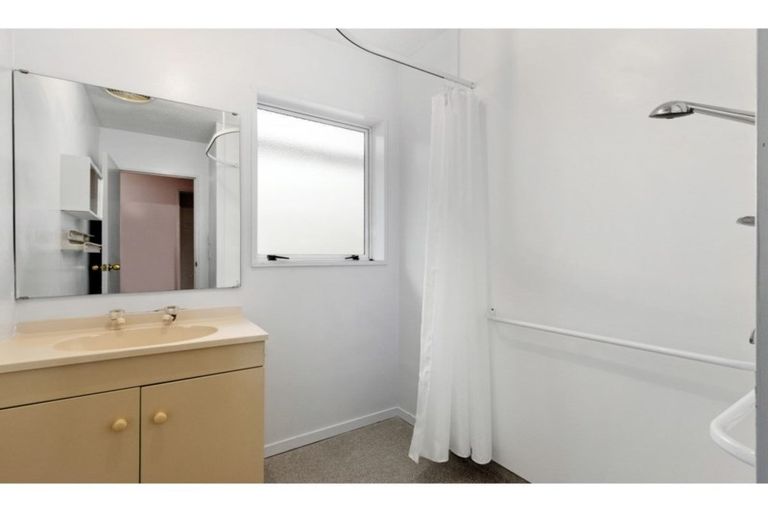 Photo of property in 2/139 Gilberthorpes Road, Hei Hei, Christchurch, 8042