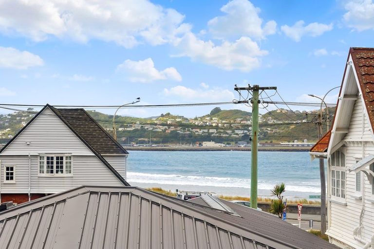 Photo of property in 210 Queens Drive, Lyall Bay, Wellington, 6022