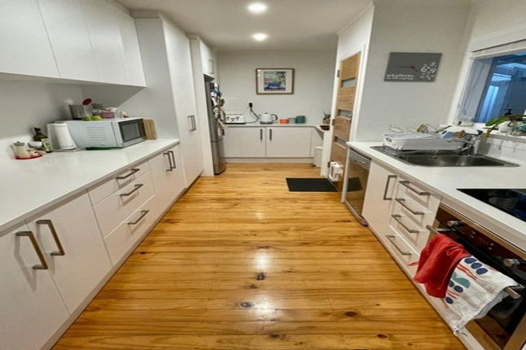Photo of property in 35 Drome View Place, Beach Haven, Auckland, 0626