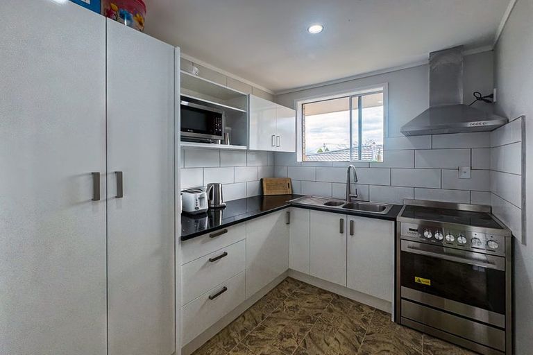 Photo of property in 2/117 Astley Avenue, New Lynn, Auckland, 0600