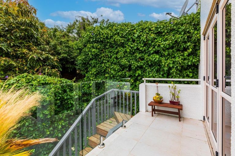 Photo of property in 12 Cobden Crescent, Bluff Hill, Napier, 4110