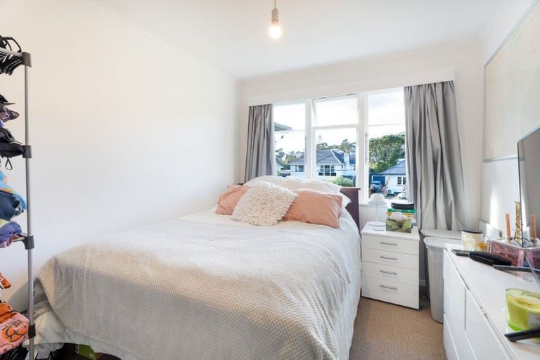 Photo of property in 22 Lyndfield Lane, Newlands, Wellington, 6037