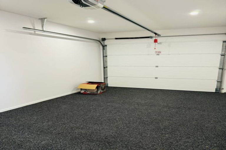 Photo of property in 5/16 Buisson Glade, West Harbour, Auckland, 0618