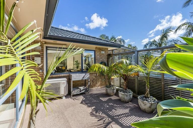 Photo of property in 16 Nimstedt Avenue, Oteha, Auckland, 0632