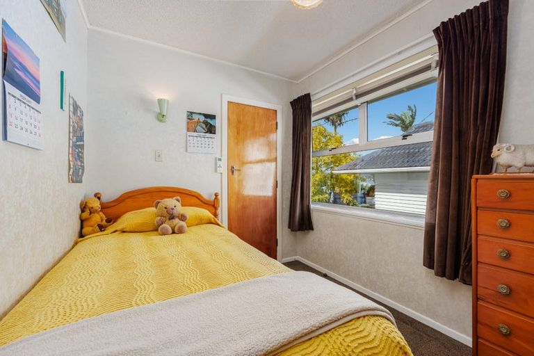 Photo of property in 38 Hobsonville Road, West Harbour, Auckland, 0618