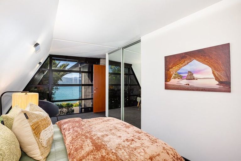 Photo of property in 377a Karaka Bay Road, Karaka Bays, Wellington, 6022