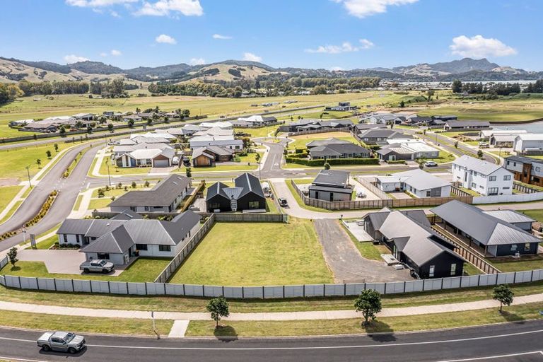 Photo of property in 2 Norma Way, Whitianga, 3510