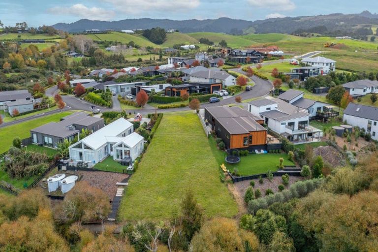 Photo of property in 37 Laly Haddon Place, Matakana, 0985