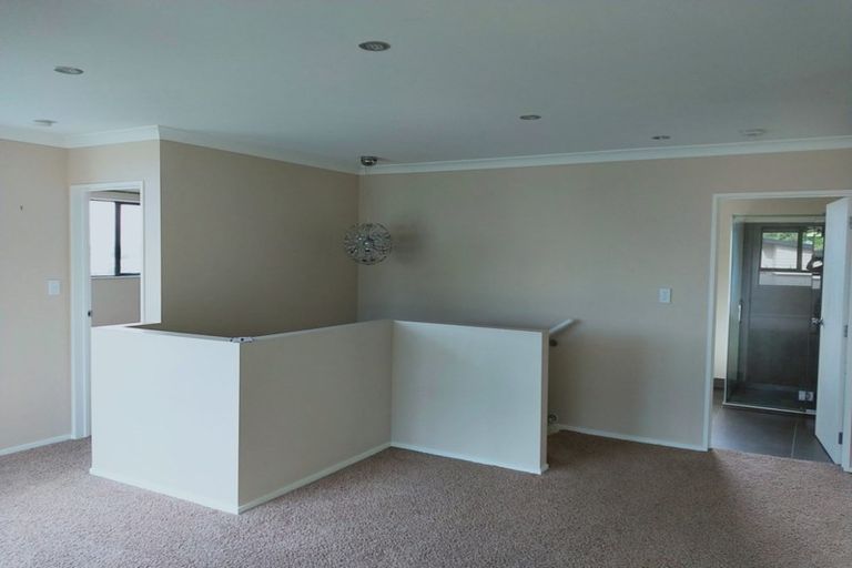 Photo of property in 5 Waldorf Crescent, Orewa, 0931