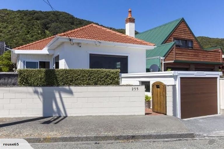 Photo of property in 255 Marine Parade, Eastbourne, Lower Hutt, 5013
