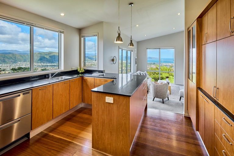 Photo of property in 21 Arahiwi Grove, Tirohanga, Lower Hutt, 5010