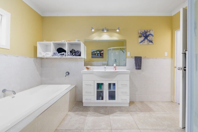 Photo of property in 19 Bolmuir Road, Forest Lake, Hamilton, 3200