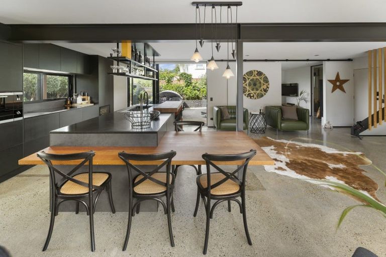 Photo of property in 137 Tasman Street, Nelson, 7010