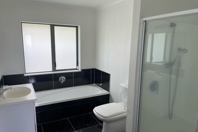 Photo of property in 10 Trillick Place, Tuakau, 2121