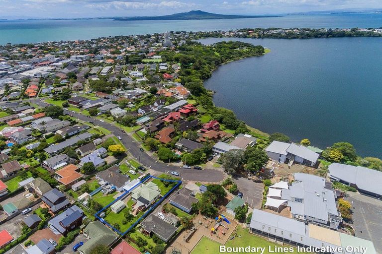 Photo of property in 21 Otakau Road, Milford, Auckland, 0620