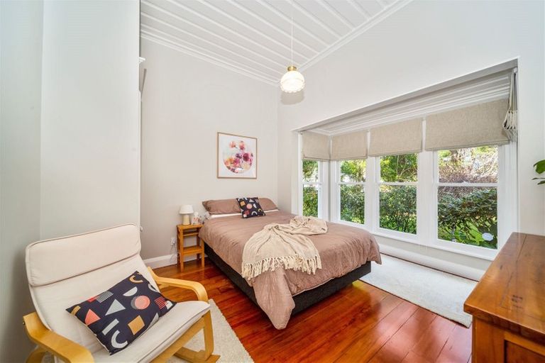 Photo of property in 1 Hunter Street, Hawera, 4610