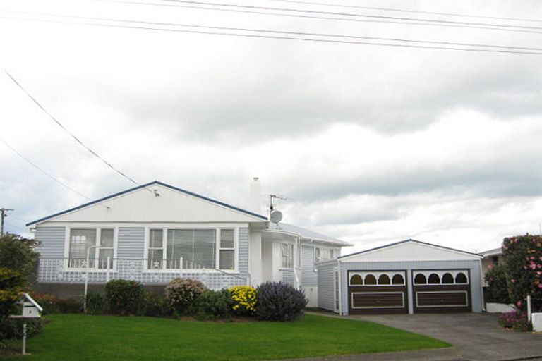 Photo of property in 3 Tay Street, Spotswood, New Plymouth, 4310