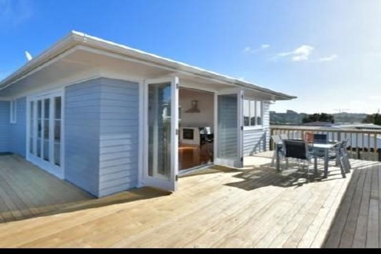 Photo of property in 21a Rishworth Avenue, Stanmore Bay, Whangaparaoa, 0932