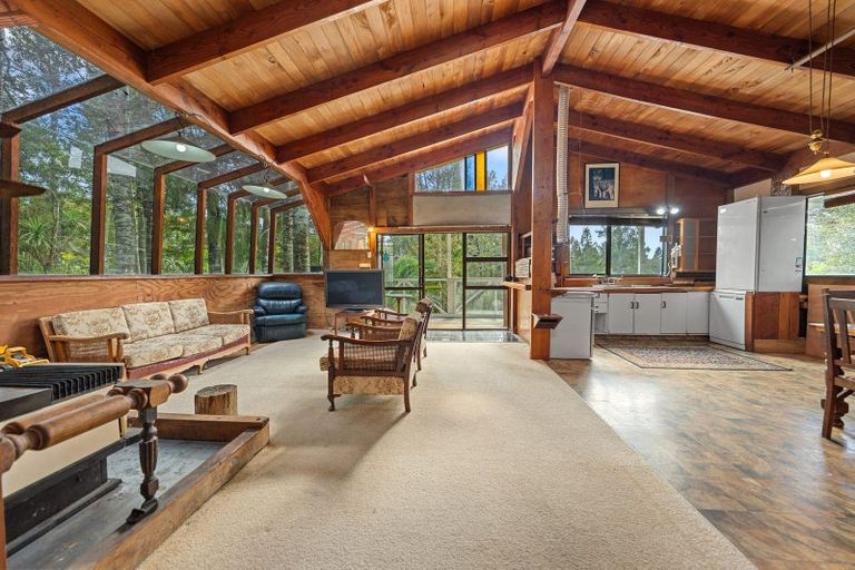 Photo of property in 14 Te Aute Ridge Road, Waitakere, Henderson, 0781