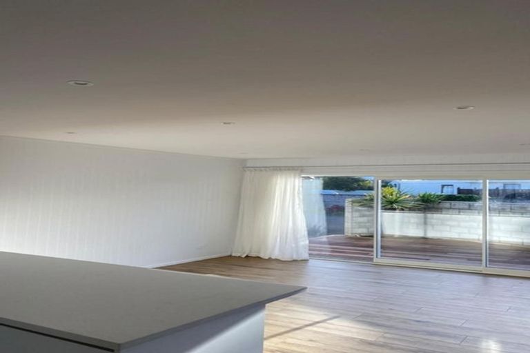 Photo of property in 2/19 Craig Road, Milford, Auckland, 0620