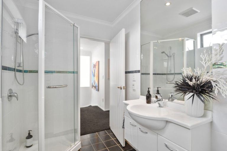 Photo of property in 24 Tupara Crescent, Kawaha Point, Rotorua, 3010