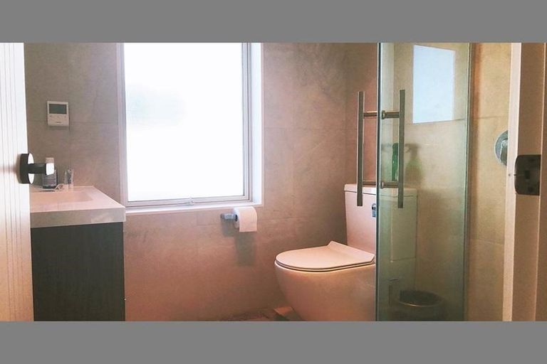 Photo of property in 6 Lancia Way, Oteha, Auckland, 0632