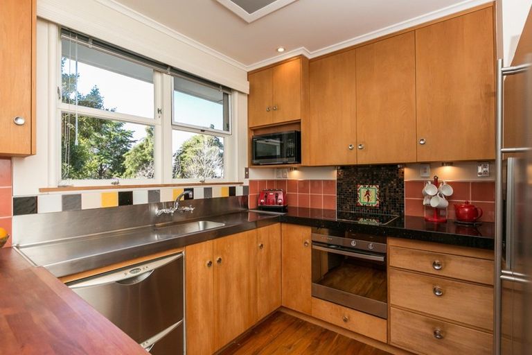 Photo of property in 12 Ormond Road, Hospital Hill, Napier, 4110