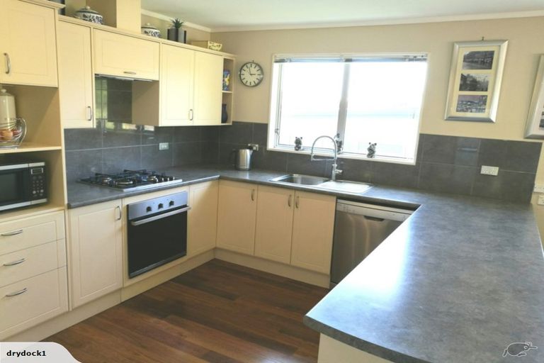 Photo of property in 7 Waterford Drive, Churton Park, Wellington, 6037