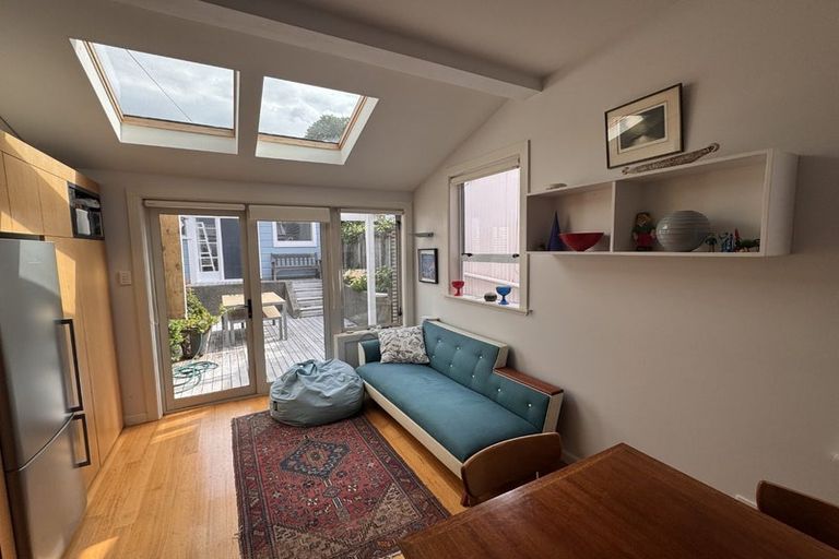 Photo of property in 64 Elizabeth Street, Mount Victoria, Wellington, 6011